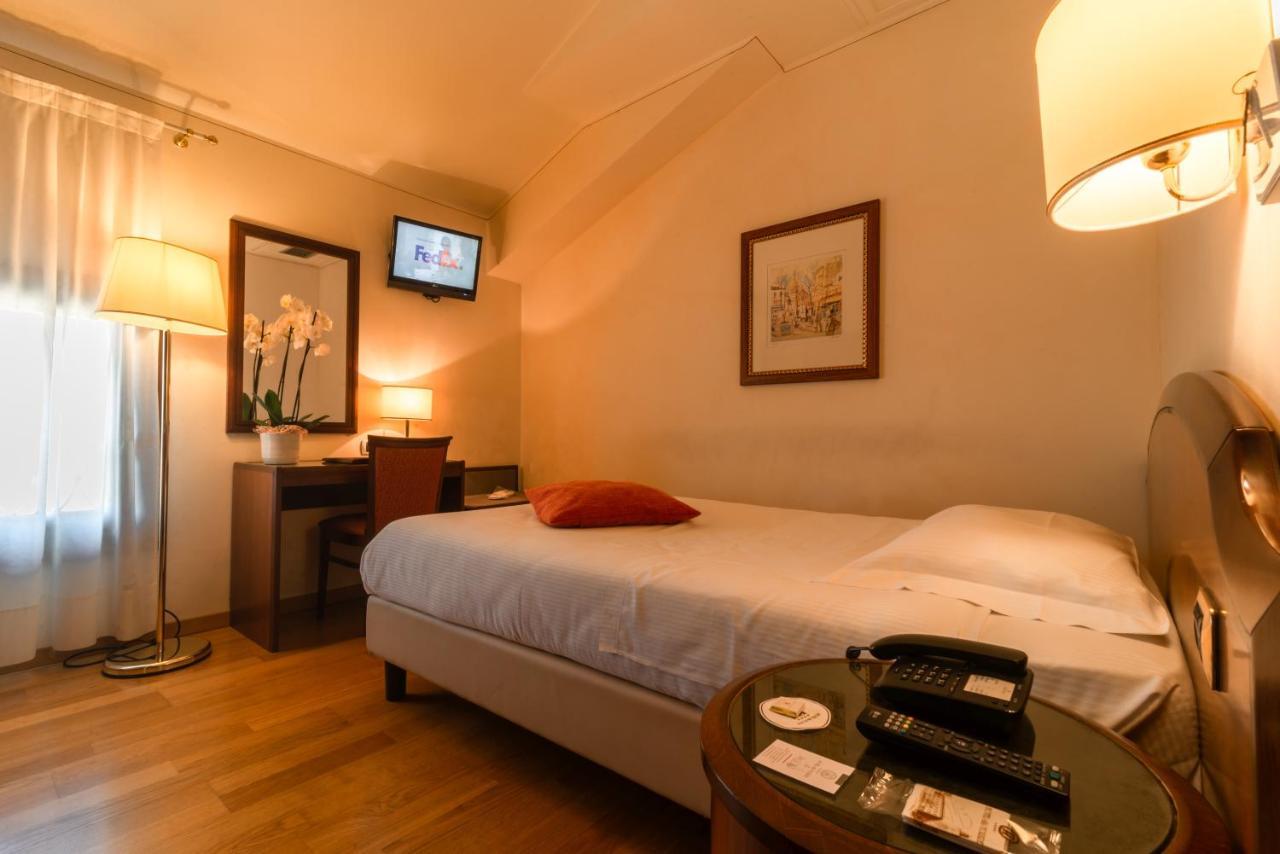 Hotel Alla Torre Castelfranco Veneto Exterior photo